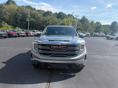 Used 2025 GMC Sierra 1500 SLT AWD/4WD image 3