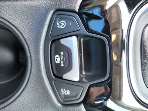 Used 2019 Jeep Compass Altitude image 38