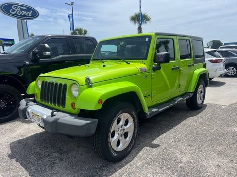 Used 2013 Jeep Wrangler Unlimited Sahara w/ Dual Top Group AWD/4WD image 7