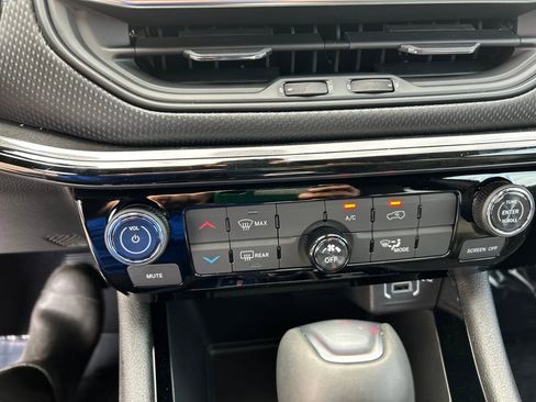 New 2026 Jeep Compass Latitude image 17