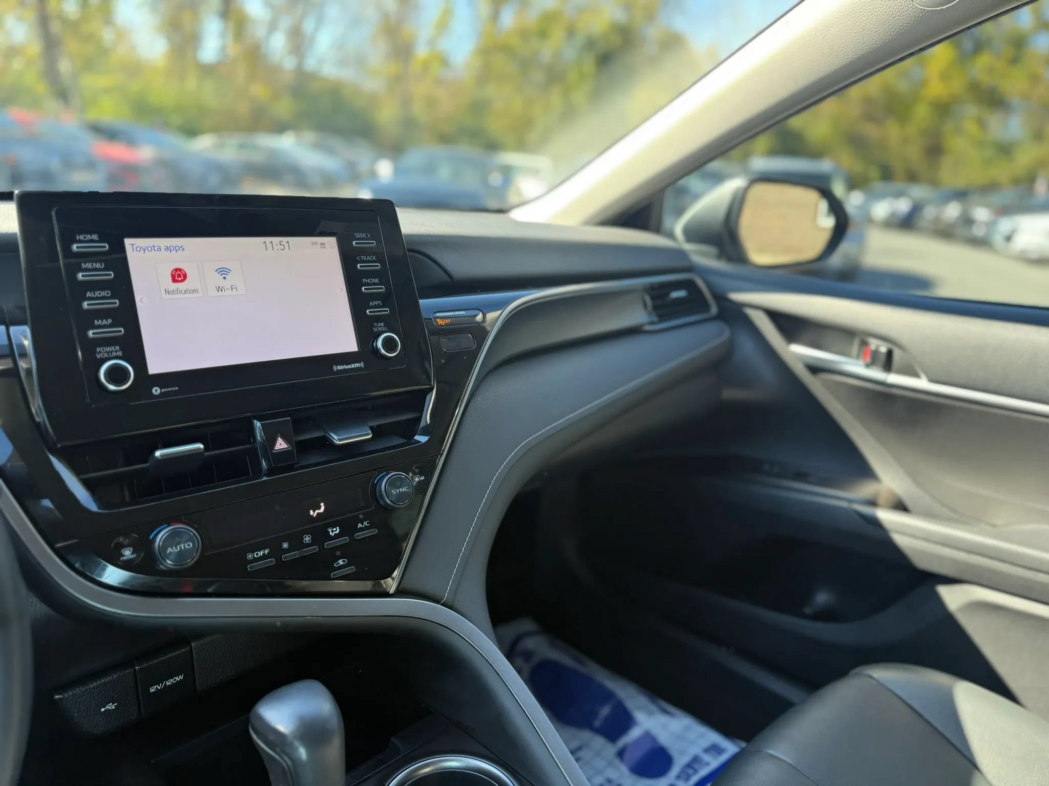 Used 2022 Toyota Camry SE FWD image 34
