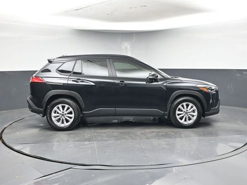 Used 2025 Toyota Corolla Cross LE image 4