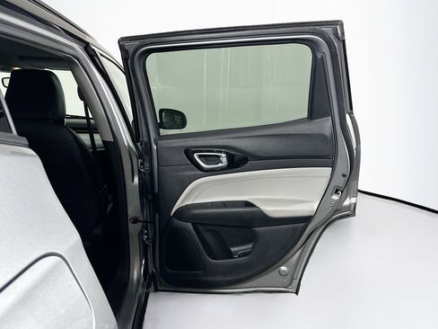 Used 2022 Jeep Compass Limited image 28