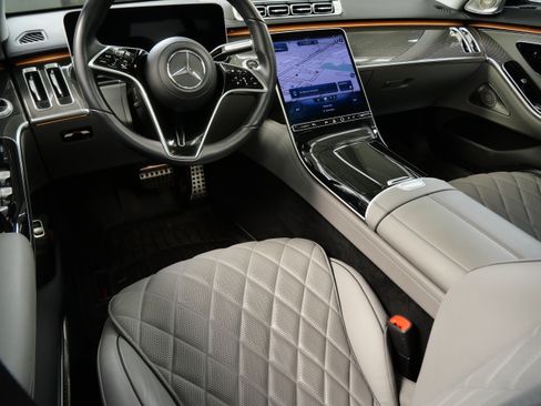 Used 2022 Mercedes-Benz S 580 4MATIC Sedan image 2