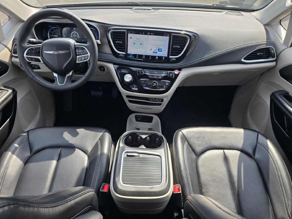 Used 2023 Chrysler Pacifica Touring-L FWD image 9