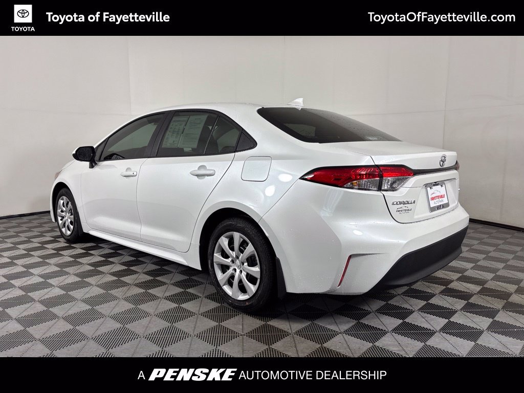 Used 2027 Toyota Corolla LE FWD image 3