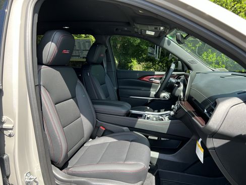 New 2026 Chevrolet Traverse Z71 w/ Enhanced Driving Package AWD/4WD image 35