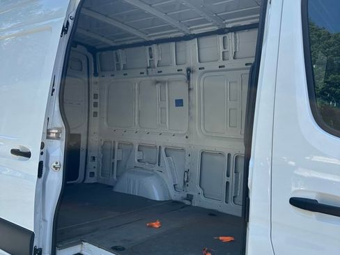 Used 2023 Mercedes-Benz Sprinter 2500 image 25