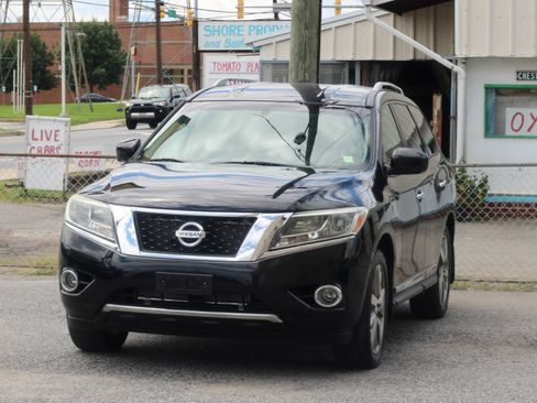 Used 2014 Nissan Pathfinder Platinum AWD/4WD image 3