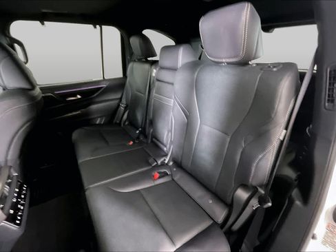 Used 2025 Lexus LX 600 4WD w/ Accessory Package (2T) image 18