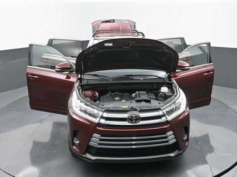 Used 2019 Toyota Highlander Limited Platinum FWD image 34