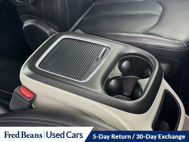 Used 2023 Chrysler Pacifica Touring-L FWD image 41