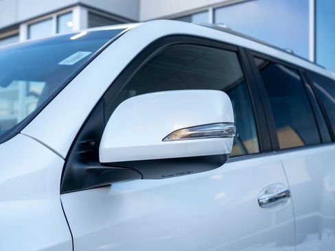 Used 2023 Lexus GX 460 Premium image 11