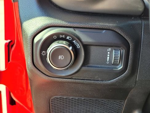 Used 2023 Jeep Wrangler Unlimited Sahara AWD/4WD image 30