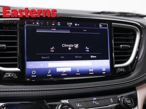 Used 2022 Chrysler Pacifica Touring-L FWD image 19