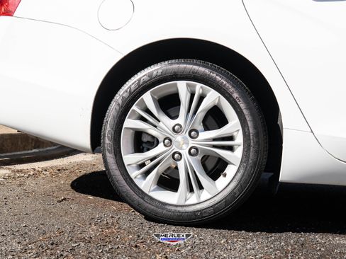 Used 2015 Chevrolet Impala LT w/ Convenience Package image 11