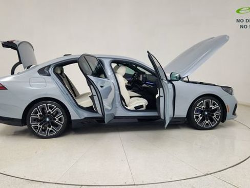 Used 2026 BMW i5 eDrive40 w/ M Sport Package RWD image 20