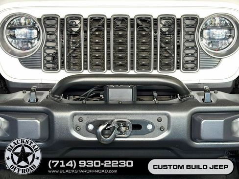 Used 2025 Jeep Wrangler Unlimited Rubicon AWD/4WD image 5