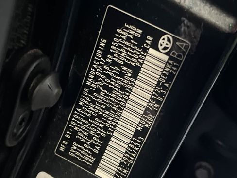 Used 2017 Toyota Corolla LE image 30