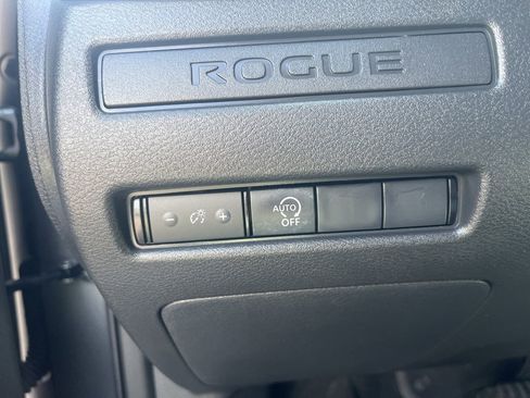 Used 2023 Nissan Rogue S image 23