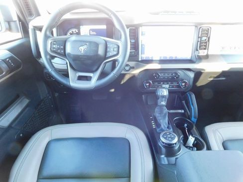 Used 2023 Ford Bronco Wildtrak image 17