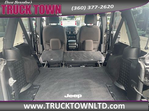 Used 2015 Jeep Wrangler Unlimited Sport w/ Max Tow Package AWD/4WD image 12