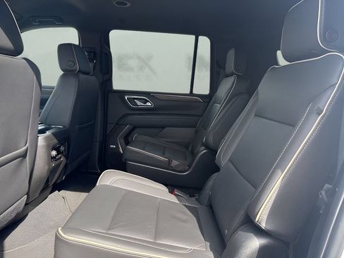 Used 2023 Chevrolet Suburban Premier AWD/4WD image 12