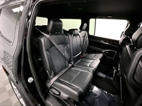 Used 2022 Jeep Wagoneer Series II AWD/4WD image 25