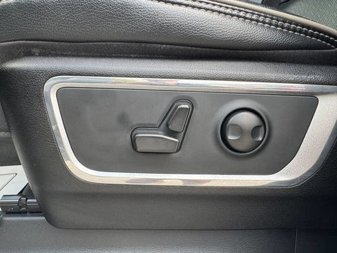 Used 2022 RAM 1500 Laramie AWD/4WD image 18