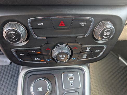 Used 2021 Jeep Compass Latitude w/ Convenience Group AWD/4WD image 19