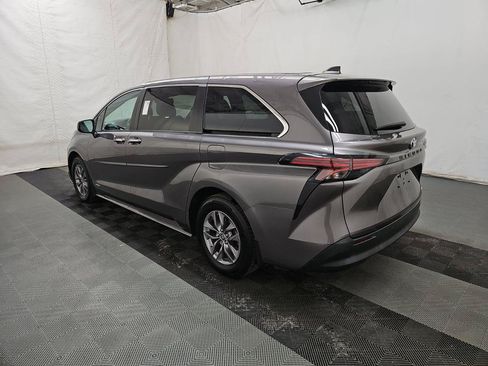 Used 2021 Toyota Sienna XLE FWD image 8