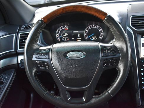 Used 2019 Ford Explorer Platinum AWD/4WD image 14