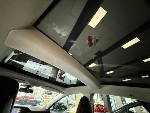 Used 2018 Tesla Model S 100D image 21