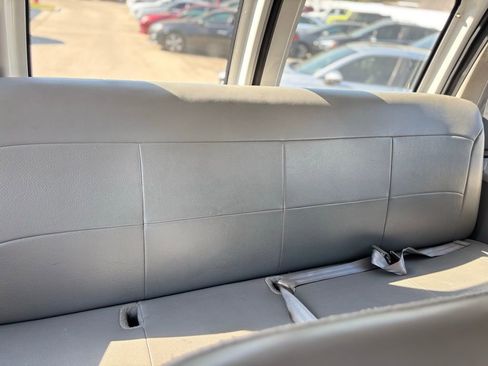 Used 2003 Ford E-350 and Econoline 350 XL image 20