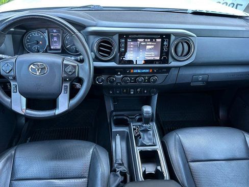 Used 2019 Toyota Tacoma TRD Off-Road w/ TRD Premium Off Road Package AWD/4WD image 13