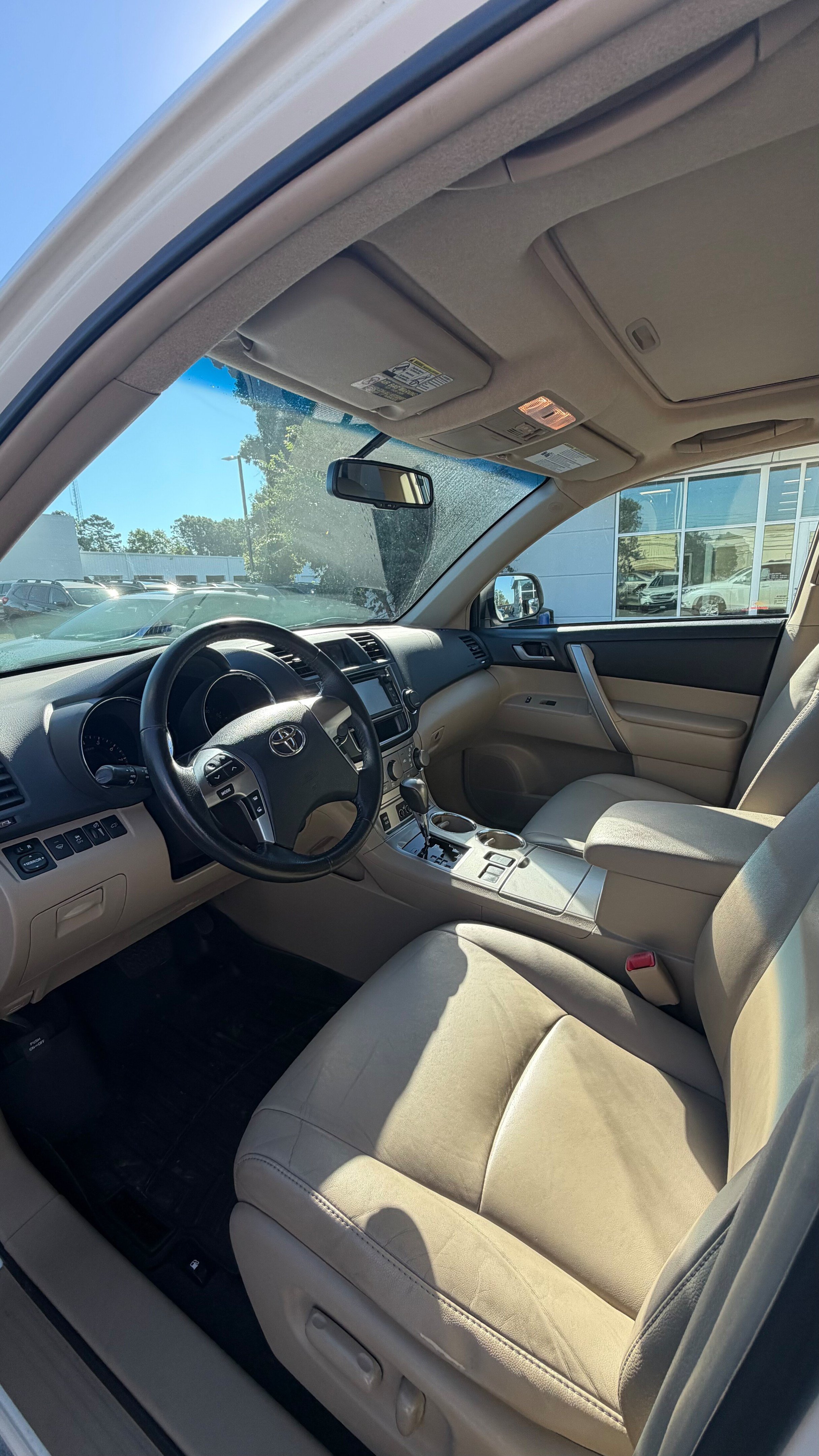 Used 2013 Toyota Highlander SE FWD image 9