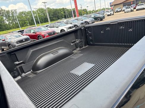 Used 2024 RAM 1500 Classic SLT AWD/4WD image 27
