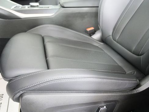 Certified 2025 BMW 330i Sedan RWD image 9