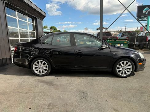 Used 2010 Volkswagen Jetta Wolfsburg Edition FWD image 5