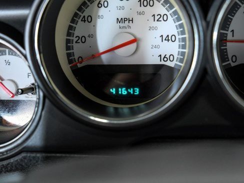 Used 2009 Dodge Challenger R/T RWD image 15