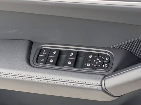 Certified 2025 Porsche Cayenne Turbo image 19