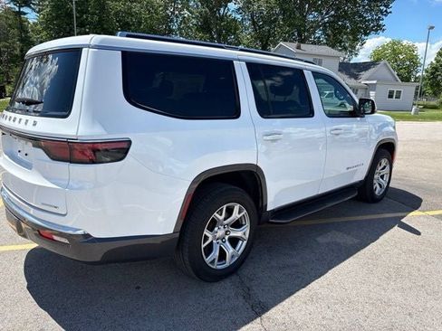 Used 2022 Jeep Wagoneer Series I w/ Premium Group I AWD/4WD image 3