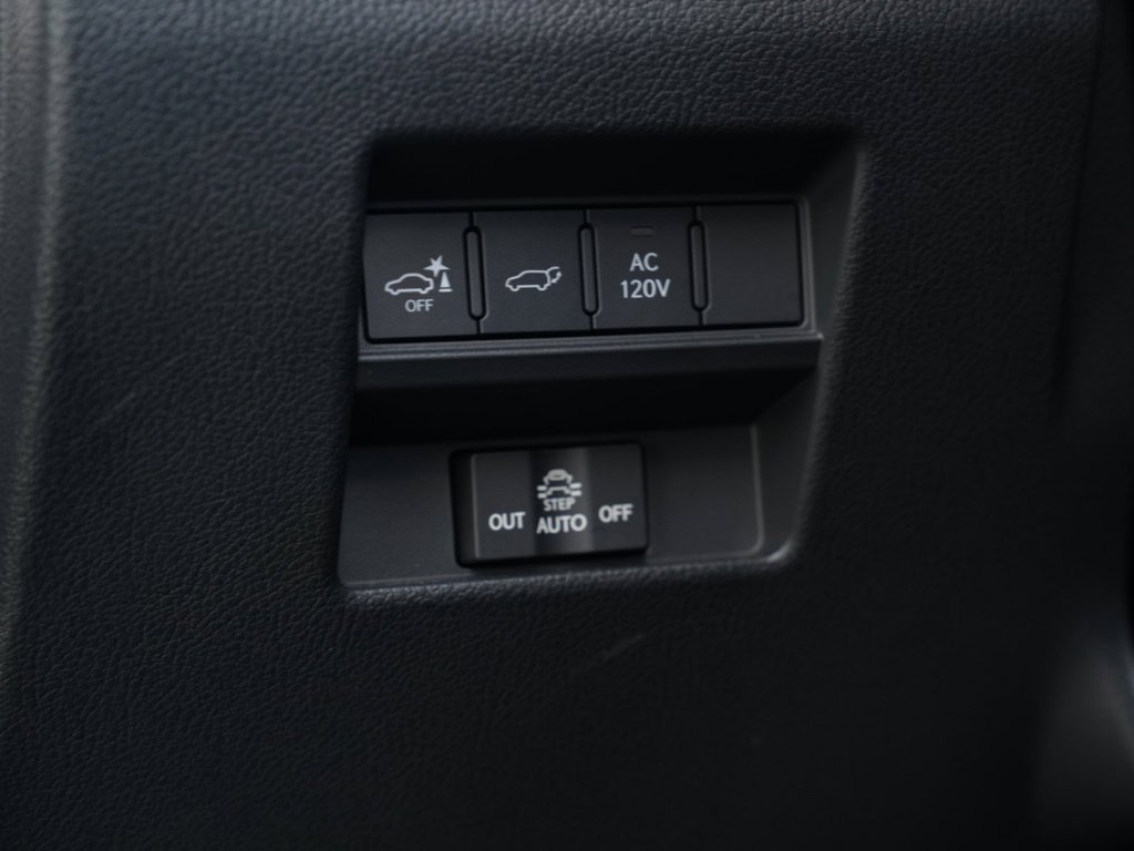 Used 2025 Lexus GX 550 w/ Accessory Package (2T) AWD/4WD image 24