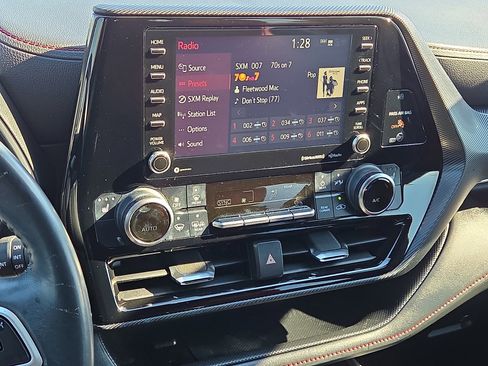 Used 2022 Toyota Highlander XSE image 18