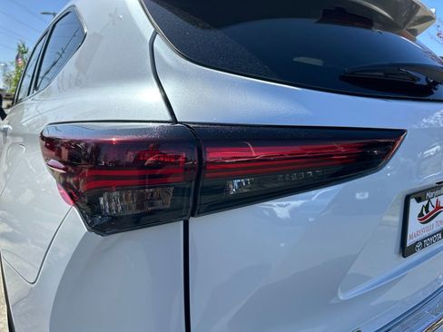 New 2026 Toyota Highlander Platinum AWD/4WD image 10