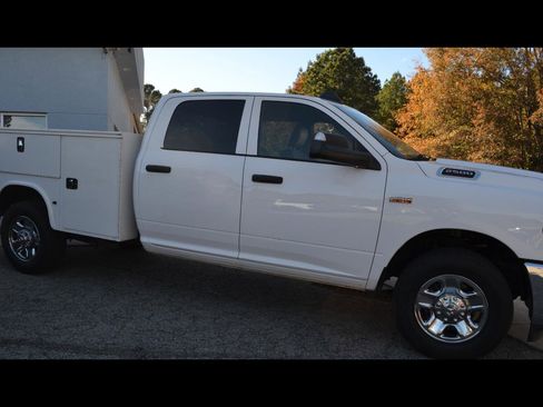 Used 2021 RAM 2500 Tradesman w/ Chrome Appearance Group image 4