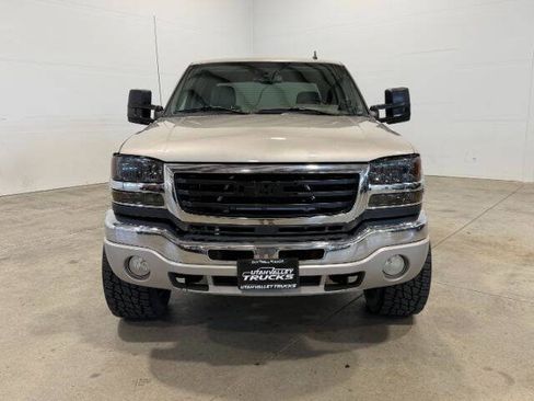 Used 2006 GMC Sierra 2500 SLE w/ Onstar Plus Package AWD/4WD image 3