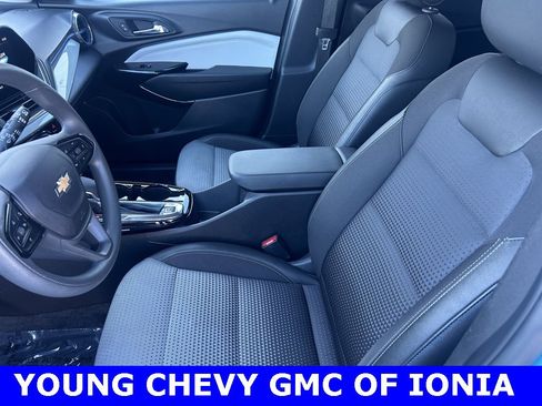 Used 2025 Chevrolet Trax LT image 12