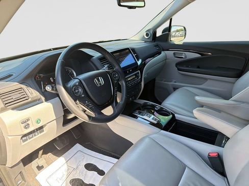 Used 2016 Honda Pilot Touring image 24