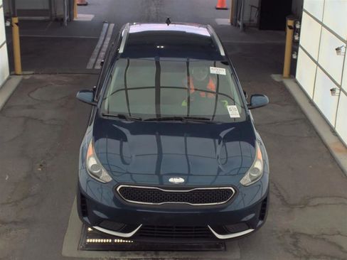 Used 2018 Kia Niro LX FWD image 2